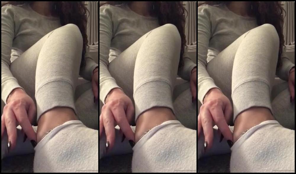 Footsiegalore Onlyfans I Can T Sleep In Socks So Here S A Little Vid Of Me Peeling Them Off Before Bed Last Night