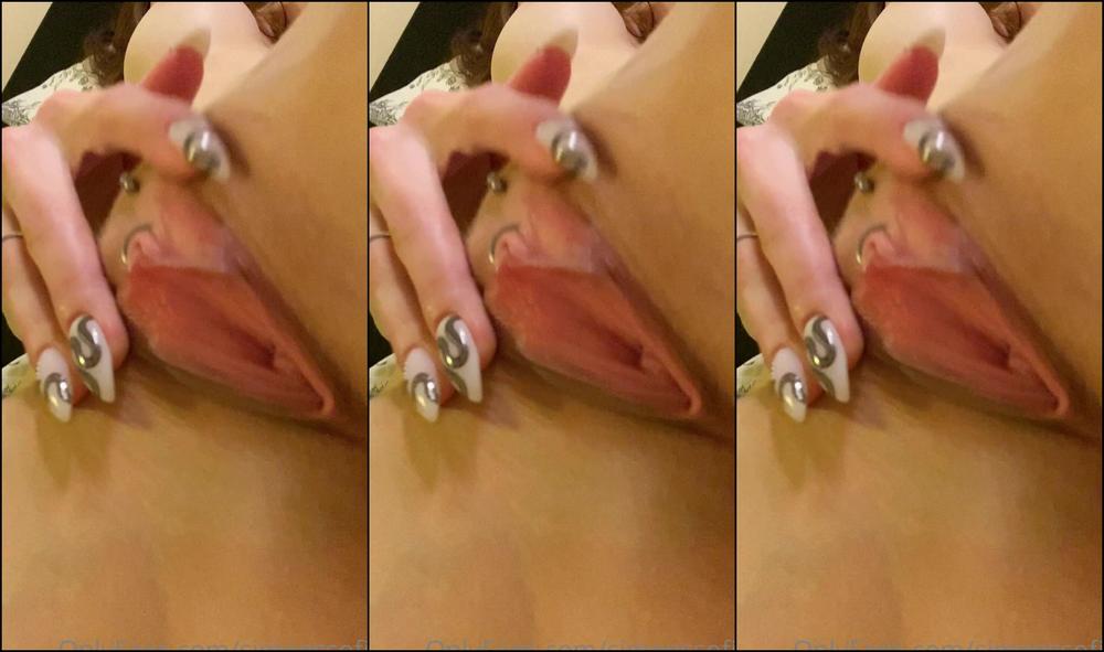 Simenssofia This Girl Loves To Masturbate After College And She K