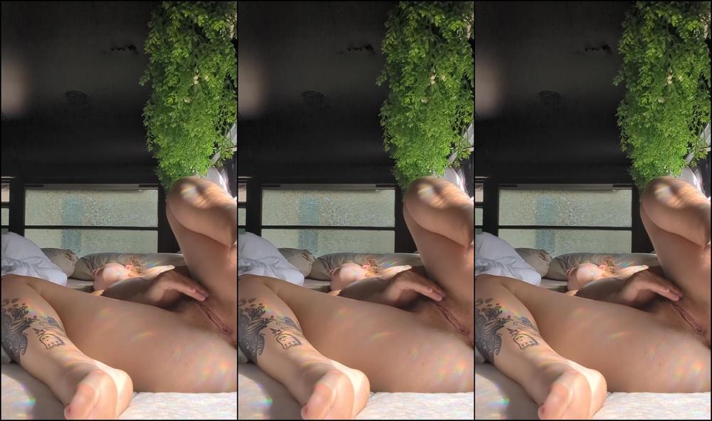 finnisfine-22-05-2022-2463006909-solo-sunny-mornings.-do-you-like-me-like-this.