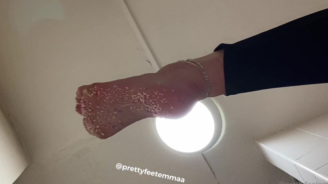 Prettyfeetemmaa So Who S Going To Lick The Sprinkles Off My Feet Like You Would A Ice Cream
