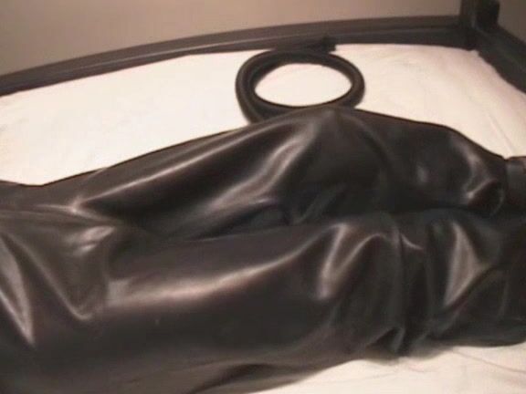 LatexEncasementMetalBondageGasMask-AliceInBondageLand AliceInBondageLand