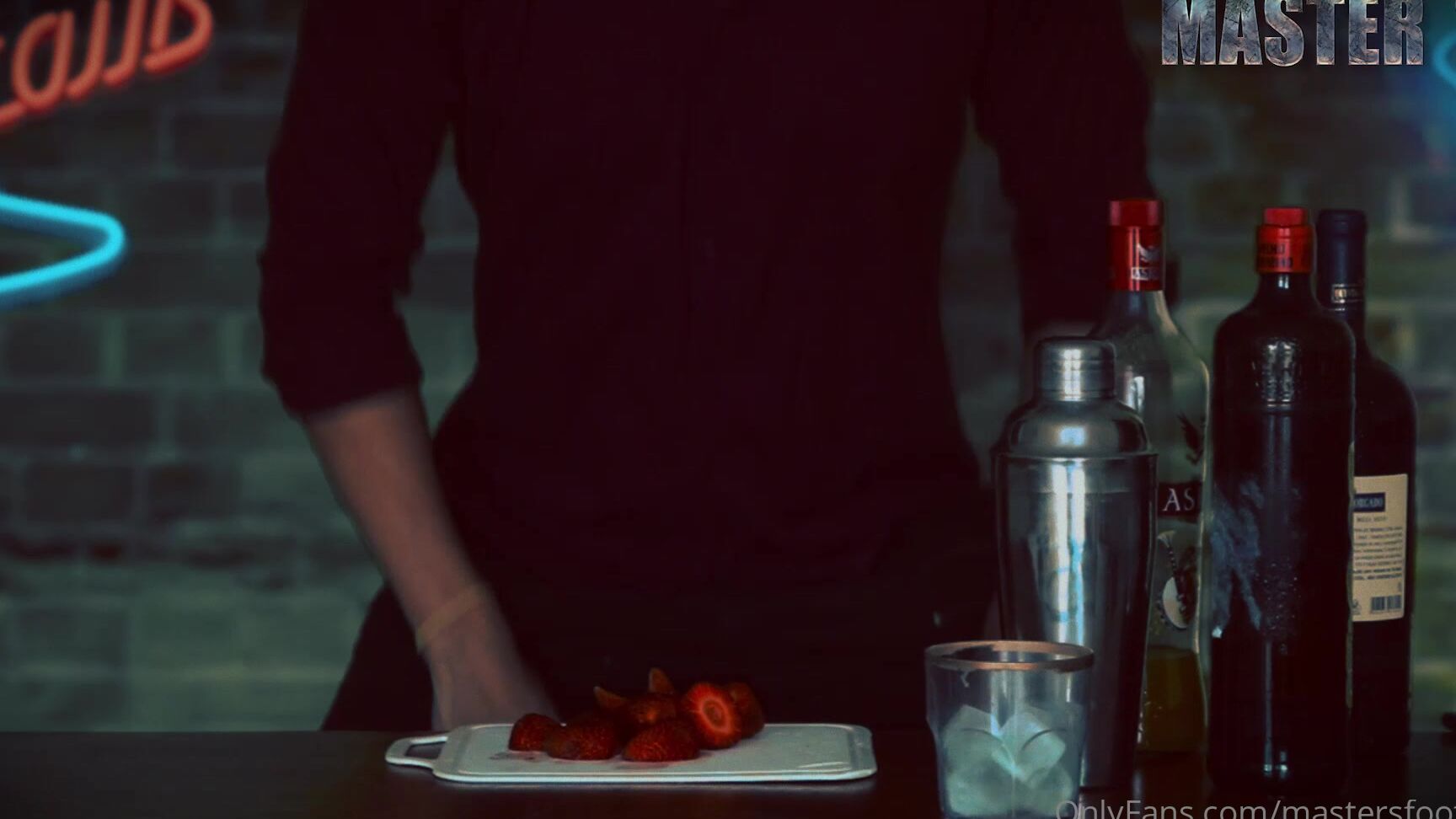 Brfootmodel 1391542168 12 05 2020 In My Club Fags Have A Special Drink