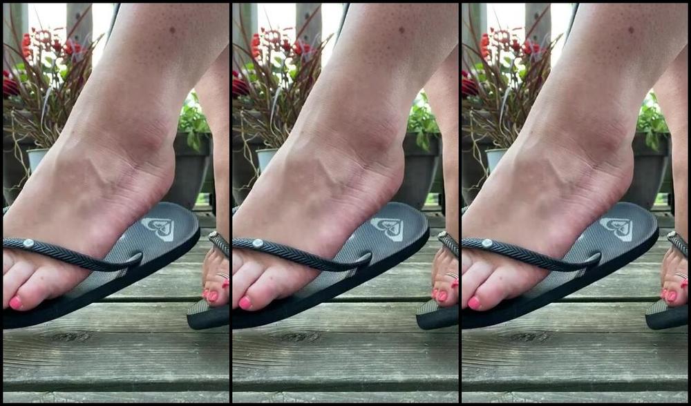 Caroline Aka Feetsiecakes Onlyfans Close Up Flip Flop Play 1