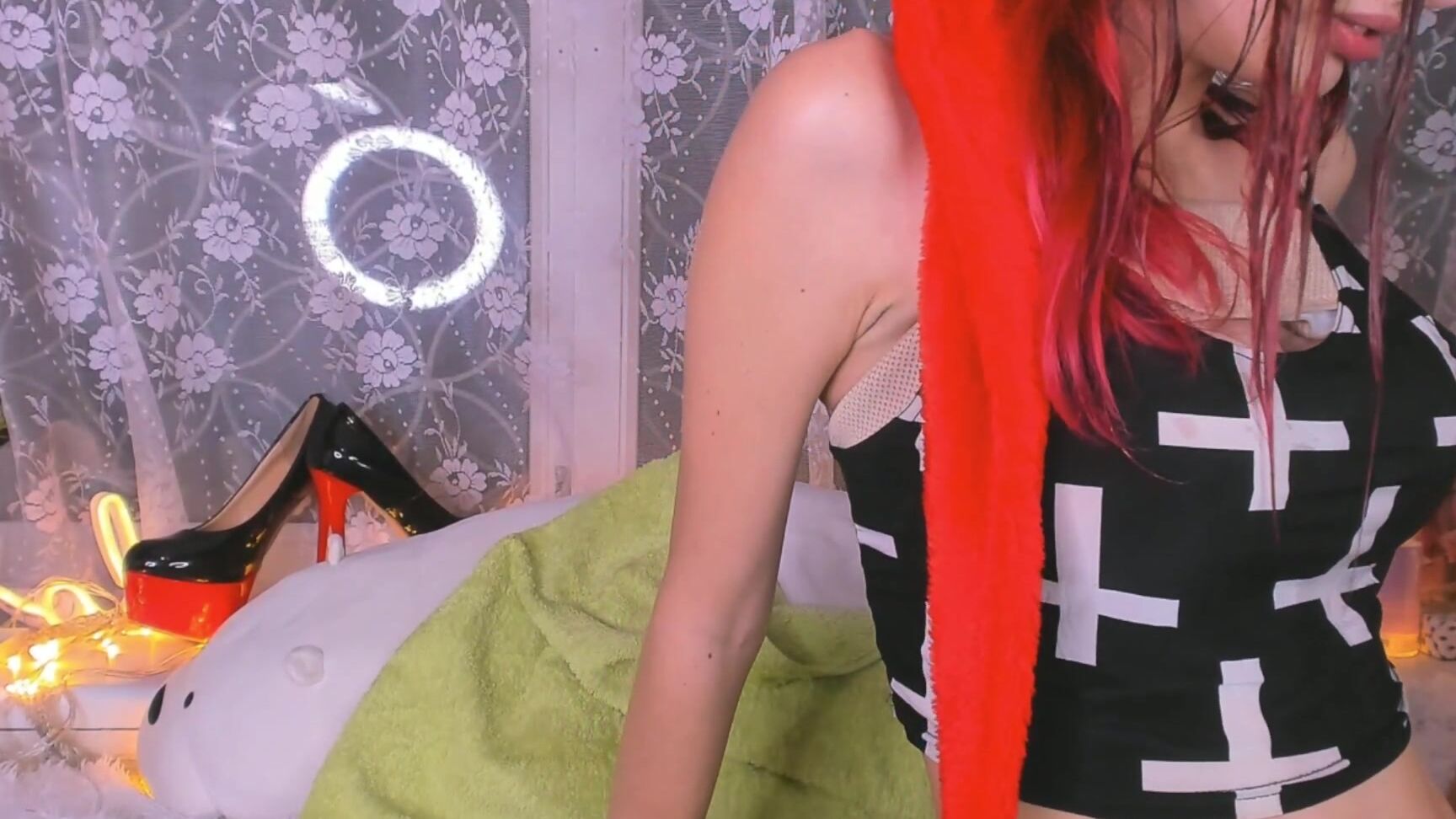 Christmas, Lesbians, Squirt, Squirting, Swallowing / Drooling margo-ordered-alice-to-swallow-squirt ManyVids