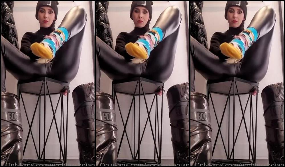 Goddess Bojana Nicknamed Goddessbojana Onlyfans Its So Warm Inside My Moon Bootsi Can Feel The Sweat Between My Toes Clean It