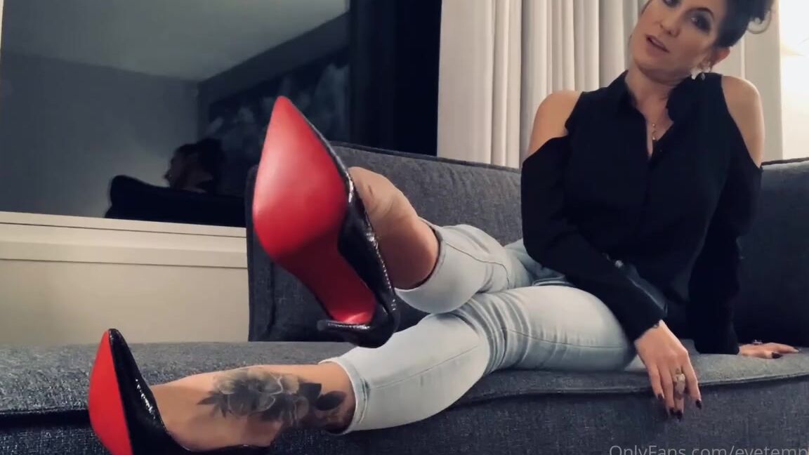 Temptress Raven Eve Aka Evetemptress Onlyfans We Had Such A Great Date But I Know You Have A Secret You Have A Fetish