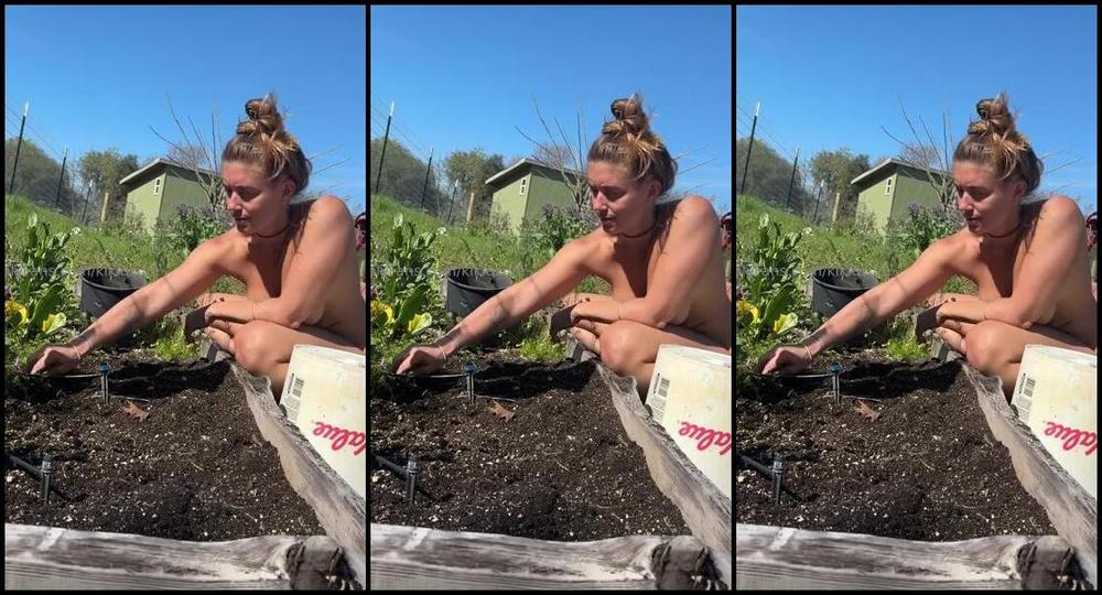 Kiki Azure Nicknamed Kikiazure 04 08 2025 Onlyfans Video Another Nudist Moment From My Life As I Weed My Garden While In The Nood