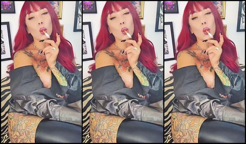 Queen Kinkerbell Nicknamed Kinkerbell23 Onlyfans A Goodnight Smoke With You All Just Me Naked Wrapped In Silk And Nylons Ive