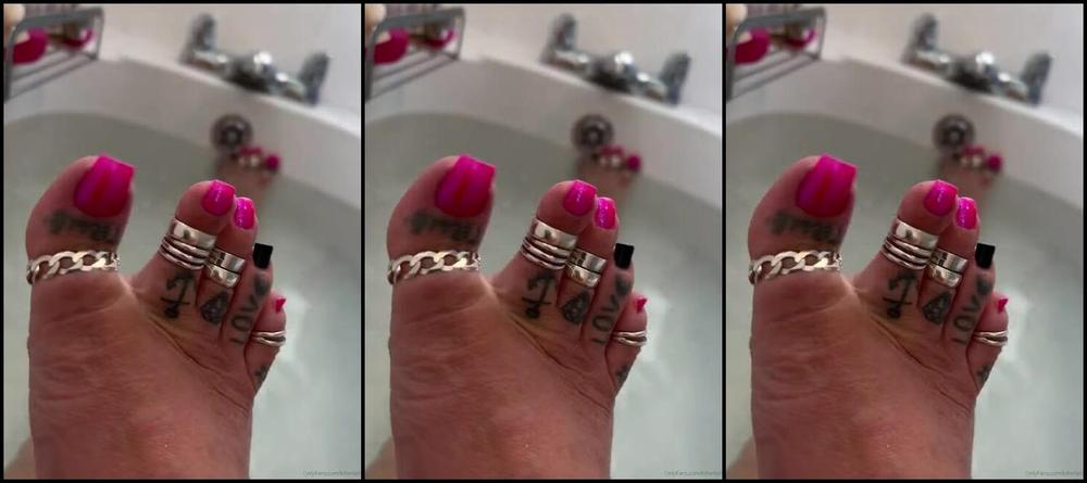 Killersexyfeets Nicknamed Killerkell Onlyfans New Pedicure Absolutely In Love With This Pink Neon Sparkle The Pics Don T Do It Justice Will T 8