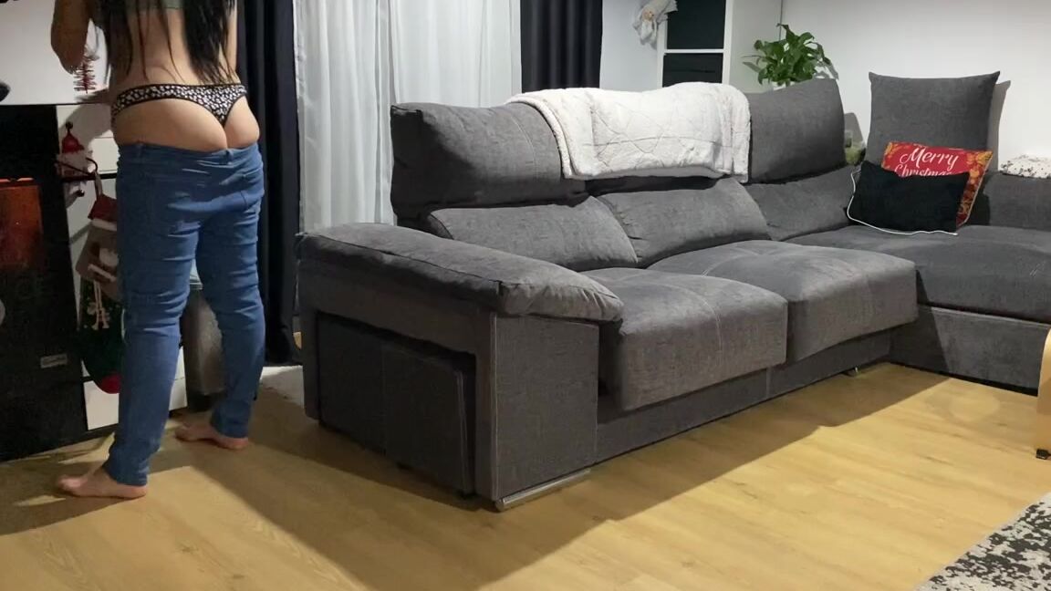 Prettyprincess220 12 28 2022 Onlyfans Video Clean The House And Butt Crack