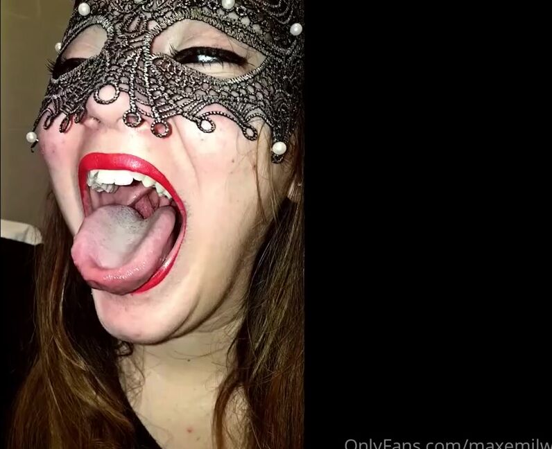 Emily Maxemilweber Nicknamed Maxemilweber 10 14 2020 Onlyfans Video Tongue Saliva Gpe