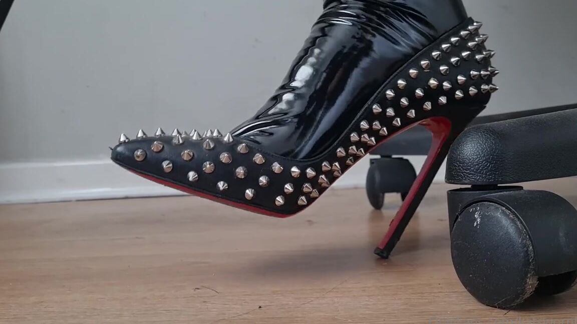 Kats Worn Heels Nicknamed Katswornheels Onlyfans Oiling Up My Sexy Pvc Stockings Worn With My Studded Louboutins I Love That Sound They