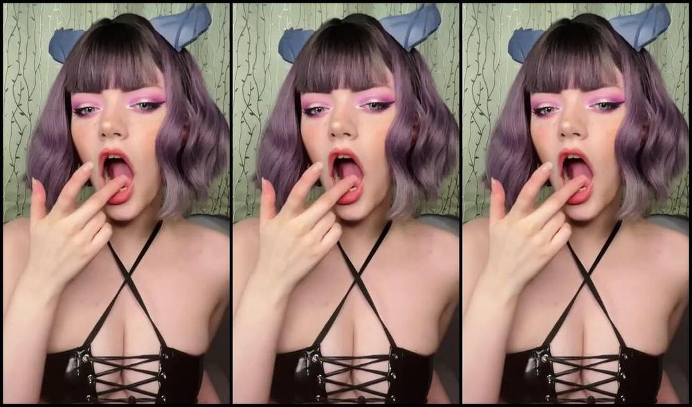 Thecutestkittycat S Nicknamed Thecutestkittycat 12 06 2023 Onlyfans Video Stretching My Mouth With My Fingers Fishhook Face