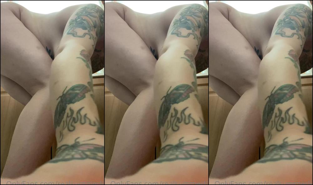 realsummerlily-25-07-2021-2173261909-morning-guys-get-ready-for-work-with-me-pov-you-re-my-bathroom-floor-will