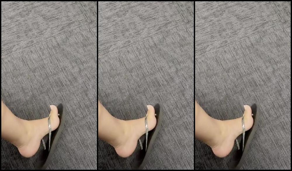 Sweetiestoes Aka Yourfeetsweetie Onlyfans Playing With My Feet Everywhere I Go I M Doing To Much Im Starting To Like My Naked Toes More