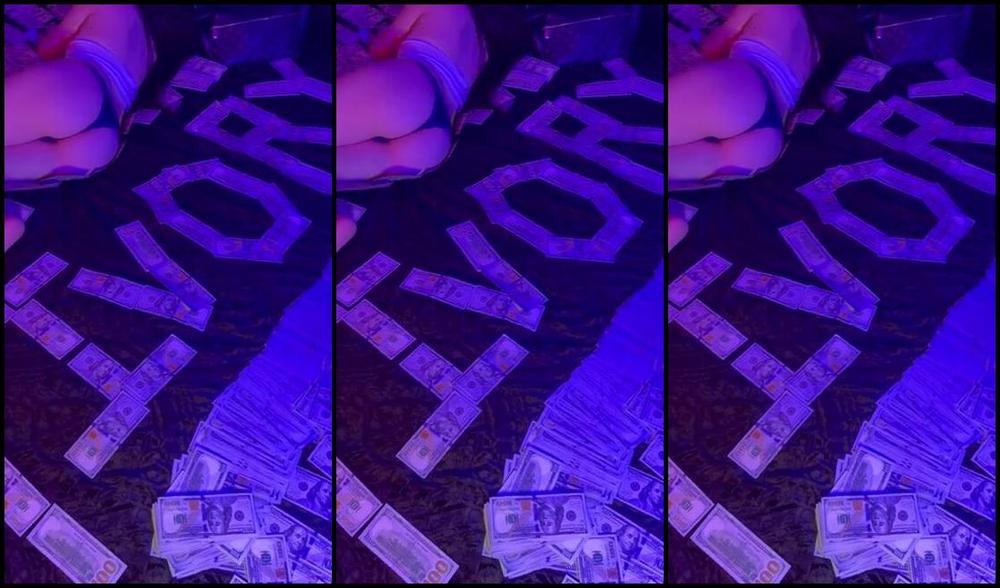 Nicholeivory Onlyfans Laying In Money As I Should