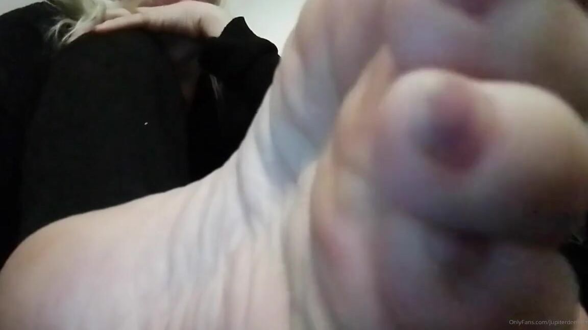 Jupiter Domina Nicknamed Jupiterdomina Onlyfans No Makeup And Toes