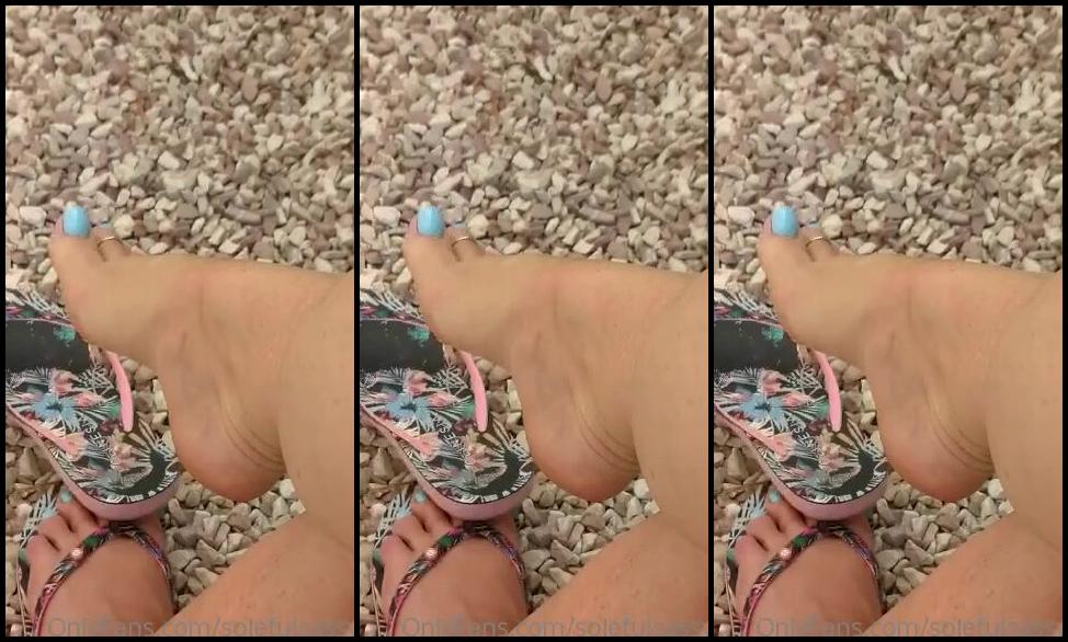 Solefulsassy Onlyfans Dangle With New Colour Id Love A Foot Massage Right Now