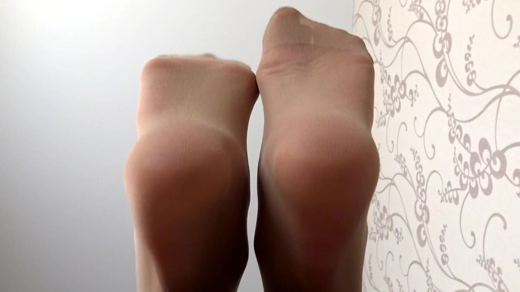 Deborah Pumps Dangling In Pantyhose