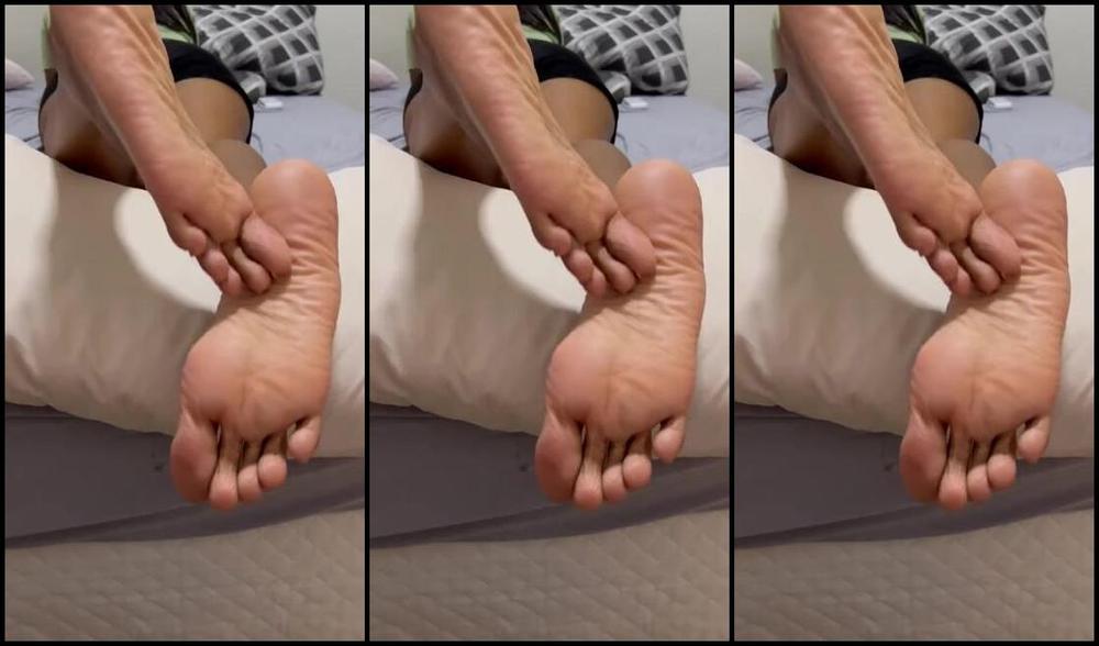 Laura Azevedo Nicknamed Lauraazevedoqueen Foot Fetish 06 08 2023 Onlyfans Video Be Obedient And Come And Smell My Huge Soles I Want You To Taste Them