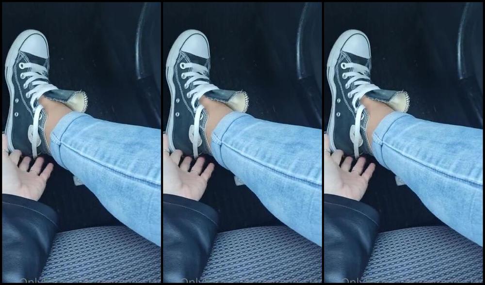 Domina Clara Nicknamed Domina Clara Onlyfans Hi Do You Want To Get My Sweaty Nyloned Socks In Your Mouth Coucou