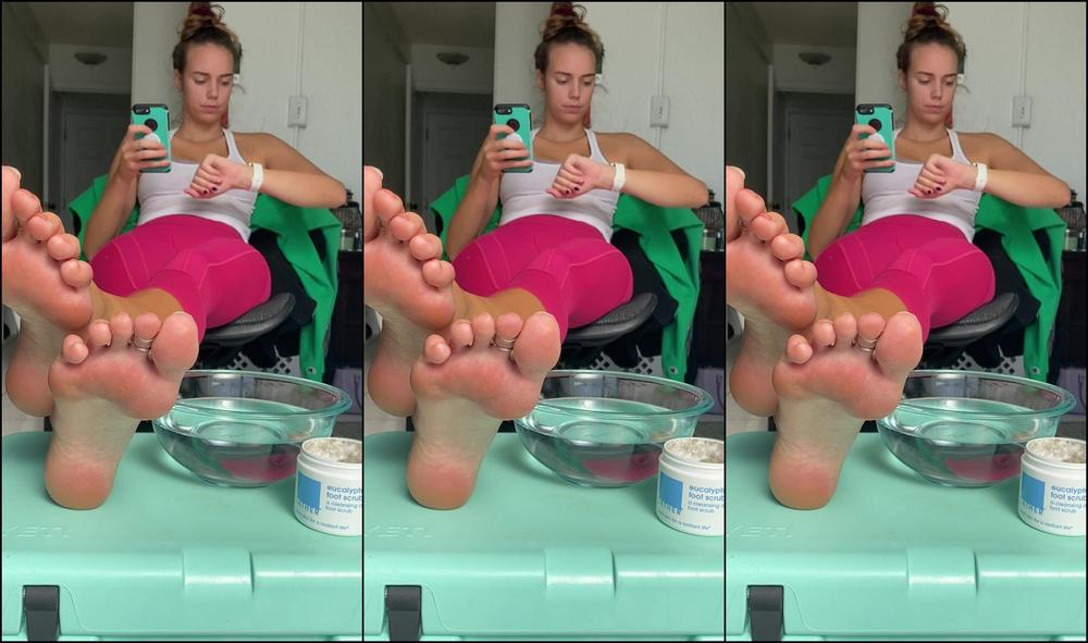 Goddesstalltasha 243327883 04 18 2020 Using Gifts That One Of My Subs Bought For Me From My Amazon Wishlist Httpswww Amazon Comhzwis Hellip