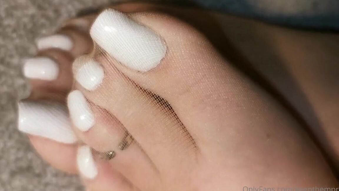 Ktp Nicknamed Keepthemprettyx Foot Fetish 01 21 2022 Onlyfans Video Stretching Those Nylons Right Out