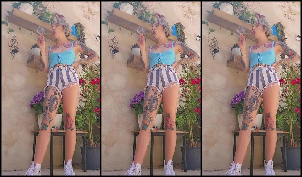 Queen Kinkerbell Nicknamed Kinkerbell23 Onlyfans Whos Missed Watching Me Crush My Cigarettes Summers Nearly Here So Youll Be Finding More Clips