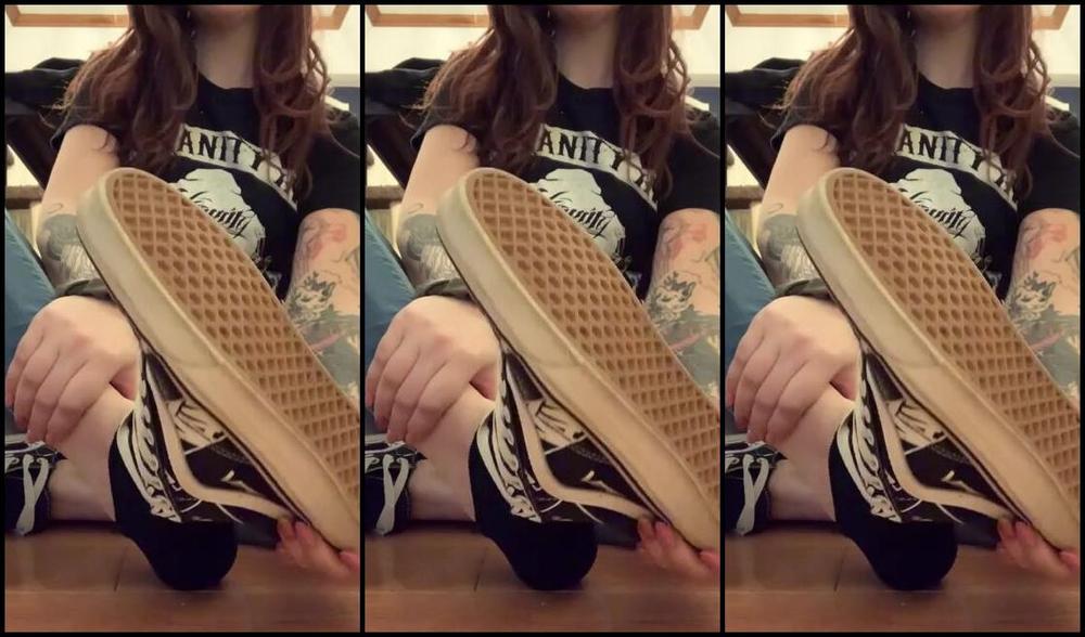 Kiki Kitsune Nicknamed Kiki Kitsune 03 14 2020 Onlyfans Video Ive Been In Shoes For 15 Hours