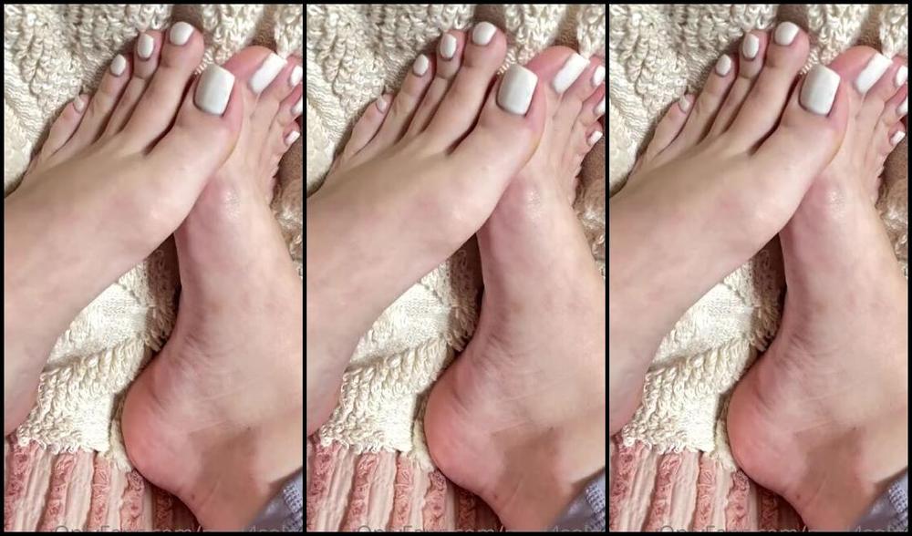 Goddess Mads Nicknamed Mad4Soles Onlyfans Wishing I Was Putting These Pretty Toes Deep Down Your Throat Or Maybe Pressing Them Up Against Your
