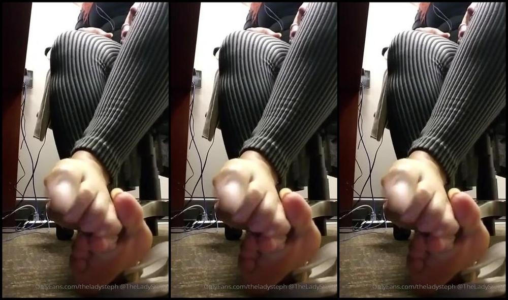 Lady Steph Nicknamed Theladysteph Onlyfans 11222016 Office Flashbacks Natural Nails White Flops Onlyfans Vintageladysteph Theladysteph Foot