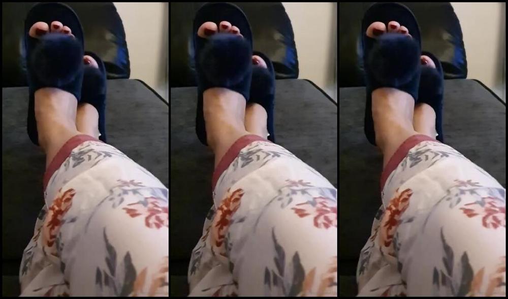 Miss B Nicknamed Missb52S Onlyfans 02 22 2020 Just Chilling Watching The Boxing As You Drool Like A Freak Over My Slippers And Feet