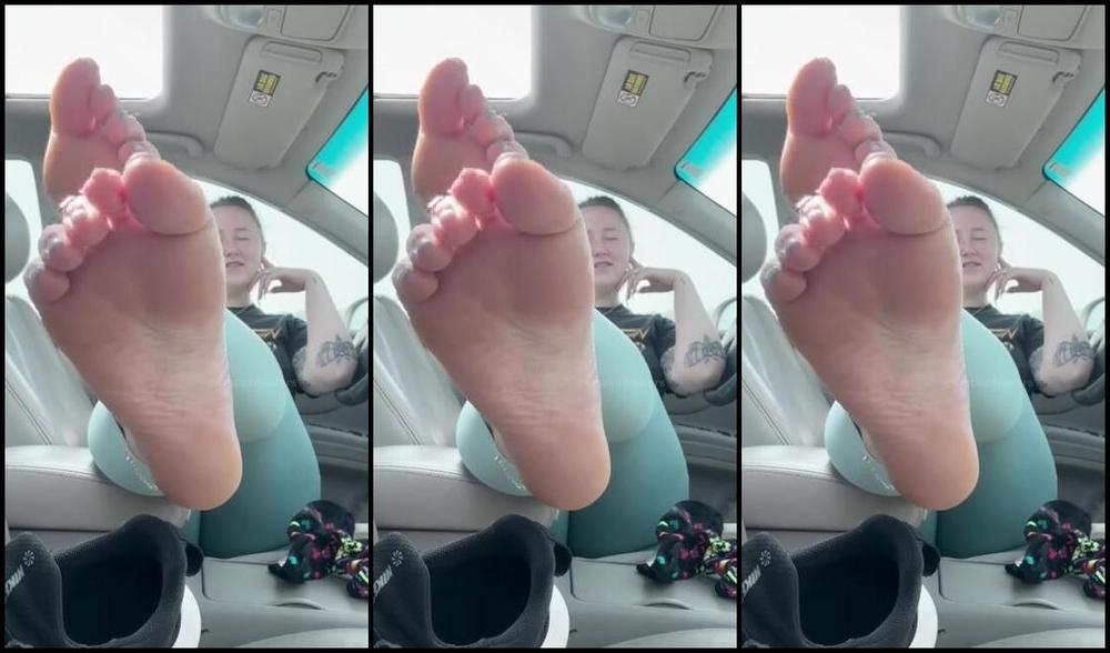 Goddess Flower Nicknamed Smokinflowers 04 04 2025 Onlyfans Video Nothing Like A Good Foot Rub To End A Tough Workout Lu