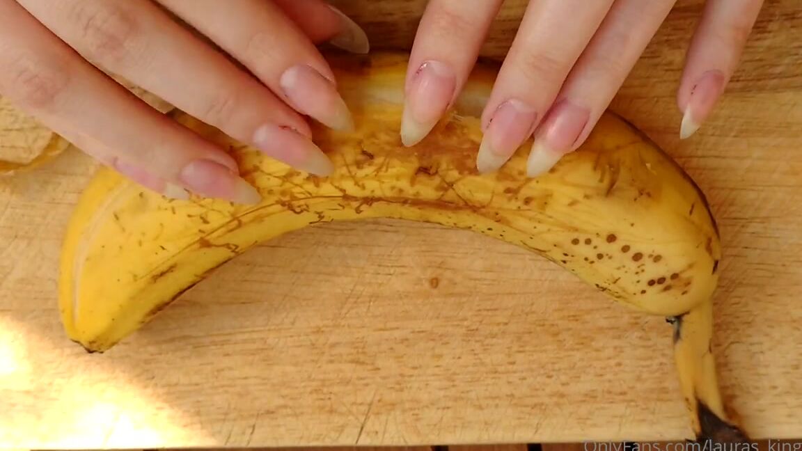 Lalalaura Nicknamed Lauras Kingdom 10 11 2021 Onlyfans Video Claw Queens Banana Scratch Here Is The Lovely Claw Queen I This Video She Sharpens Her Ujh