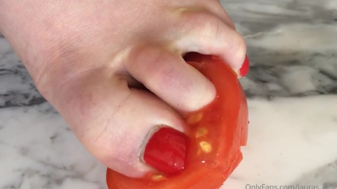 Lalalaura Nicknamed Lauras Kingdom 07 20 2020 Onlyfans Video Isabella Demarko Tomato Claw