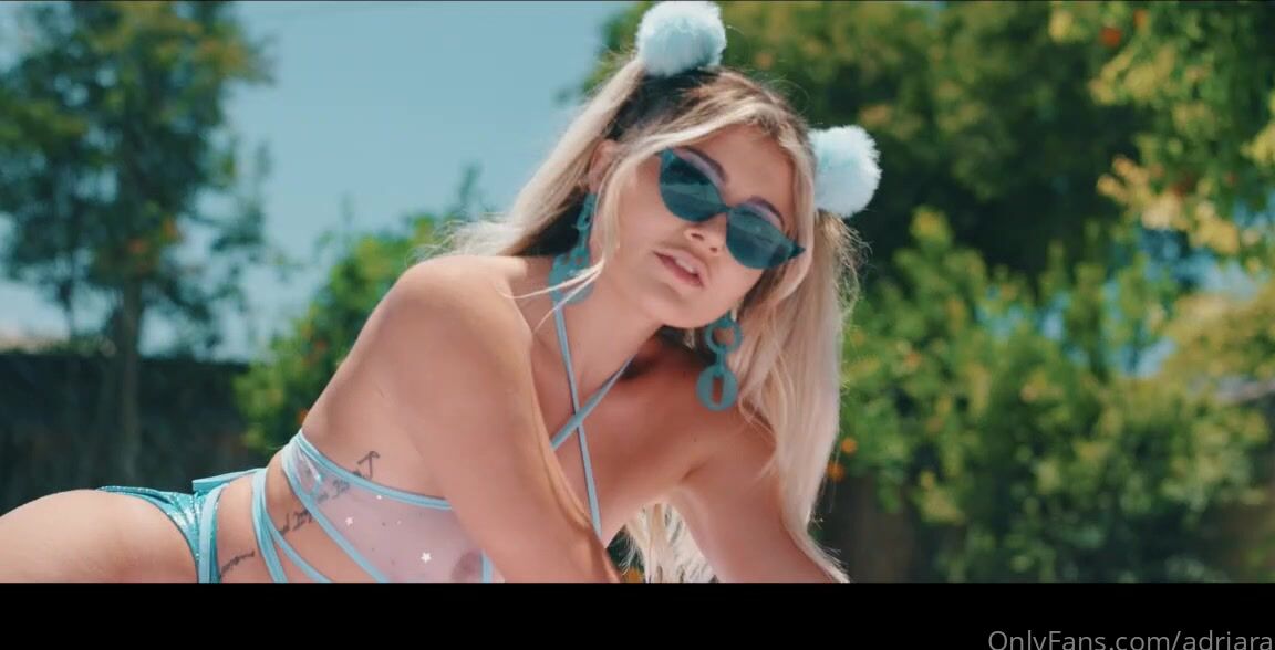 Adria Rae Ofs Adriaraexxx New Solo Hitting The Dms