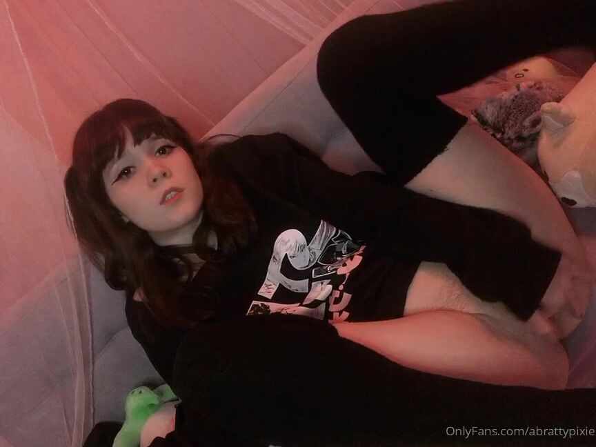 abrattypixie-18-12-2019-106960948-pixie-got-horny-and-couldn-t-help-herself-5-00-