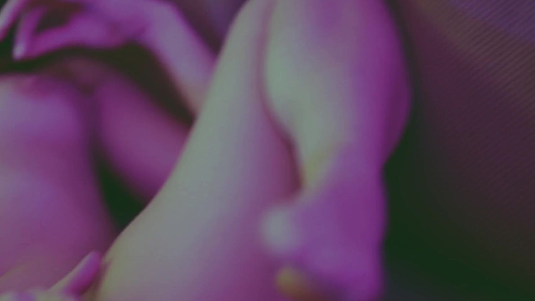 chroniclove69-18-11-2018-16392319-here-is-a-sexy-10min-clip-from-one-of-my-favorite-video-scenes.-if-you-want-to-see-the-ful