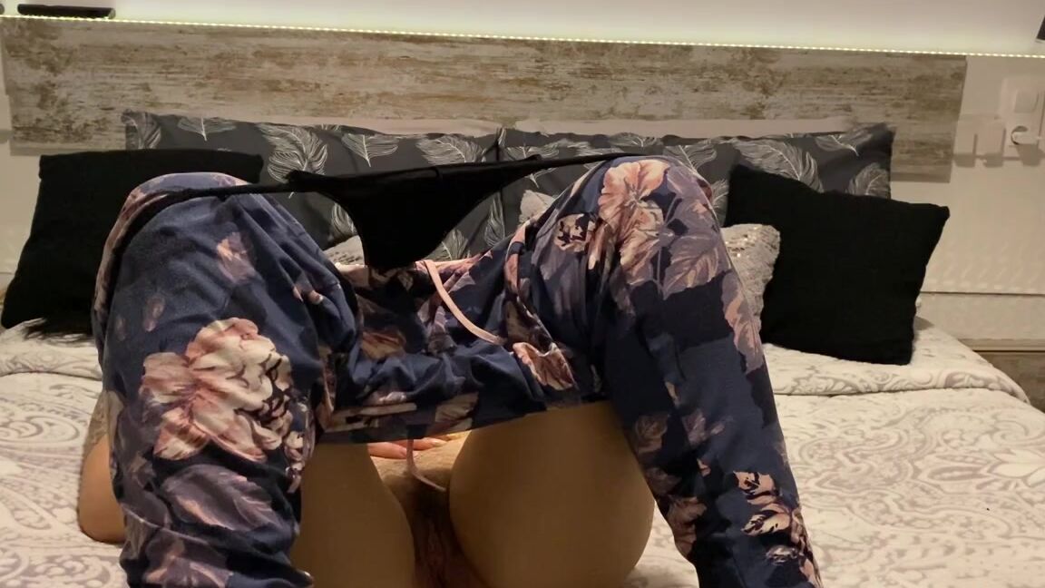 Prettyprincess220 12 26 2022 Onlyfans Video I Start My Morning With A Queefing