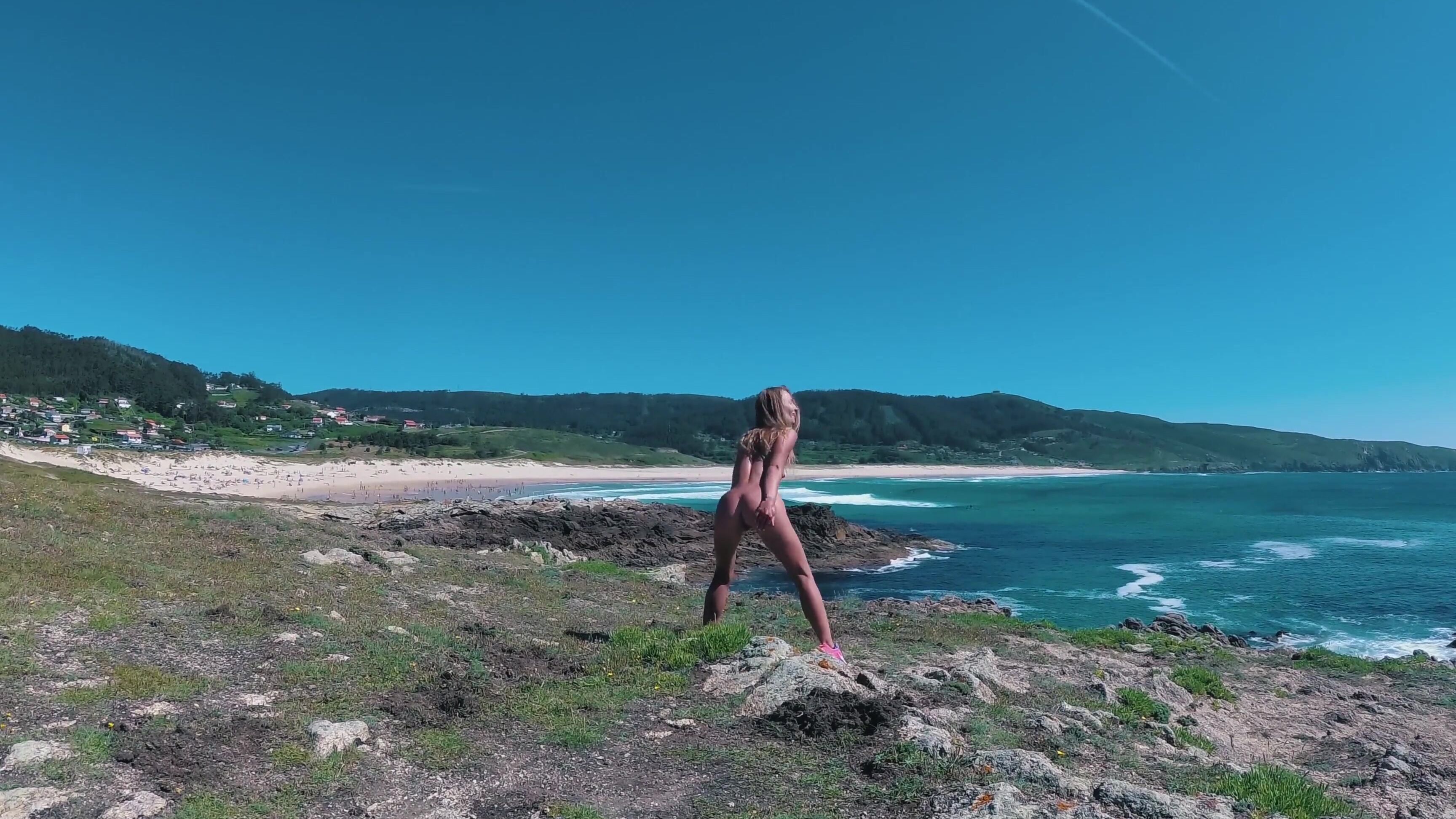 Sasha Bikeyeva Водитель задницы   Галисия. Пляж Дониньос. Голые танцы Саши  1 xhamster