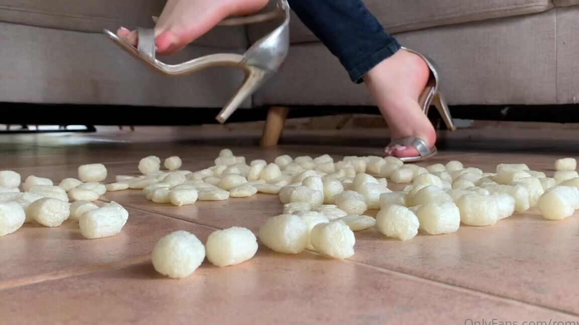 Romy Feet Nicknamed Romyfeet Onlyfans Coucou Toi Me Revoil Avec Une Vido Crushing Un Tout Nouveau Registre Ici Jespre Que