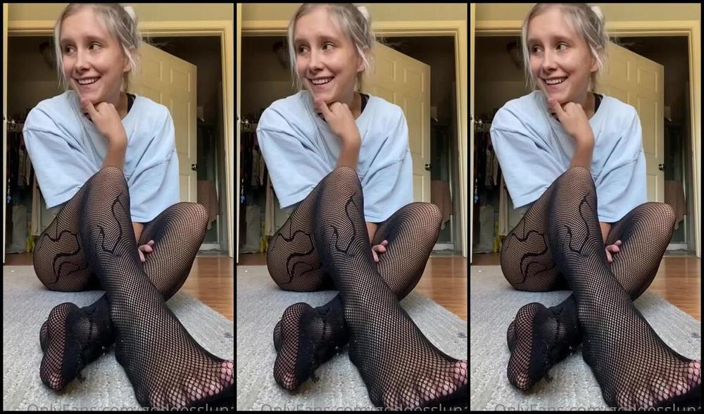Luna Thrift Nicknamed Goddesslunat Onlyfans Black Mailing In Fishnets