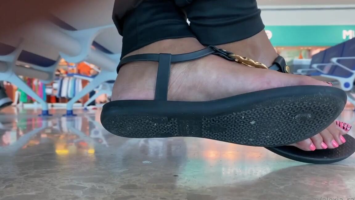 Alexia Ramsey Onlyfans At The Airport On My Way Home From Mexico Had To Cut It Short Too Many People Around Us This Time