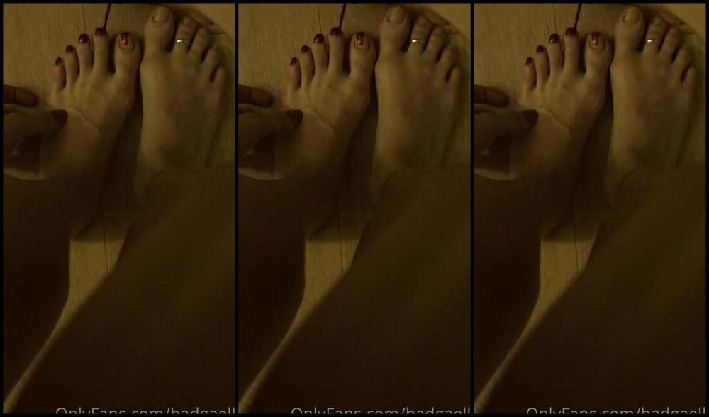 Goddessgaelle Nicknamed Badgaelle Onlyfans Red Nails