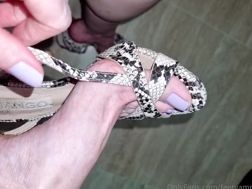 Feetvampire Nicknamed Feetvampire Onlyfans I Only Have This Toy Does Anyone Offer To Give Me Another One Solo Tengo Este Juguete Alguien