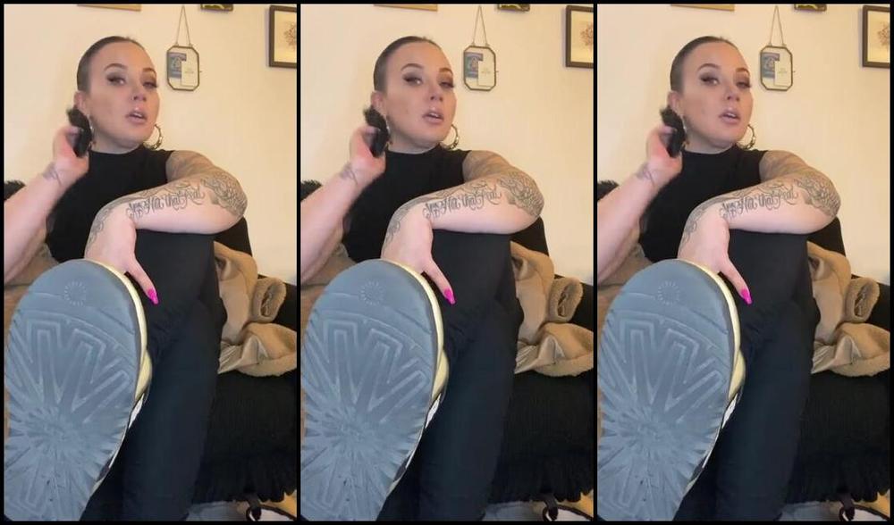 Anushkavelvet Onlyfans I Ve Been Out And About Today Wearing My Sweaty Ugg Boots They Made My Feet Extra Stinky So I Have