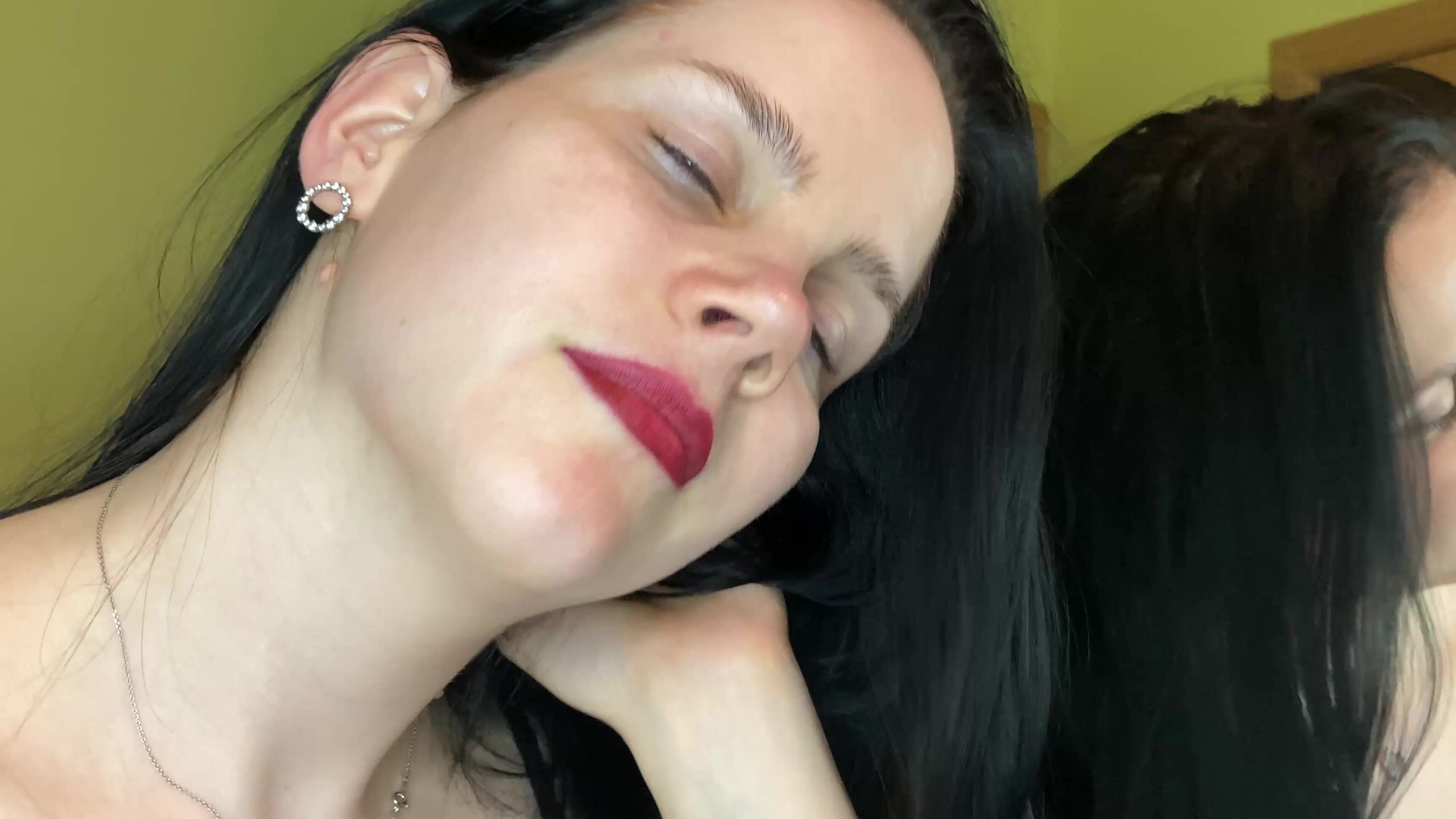 Amateur, Brunette, Femdom, Giantess, Role Play giantess-anna-close-up ManyVids