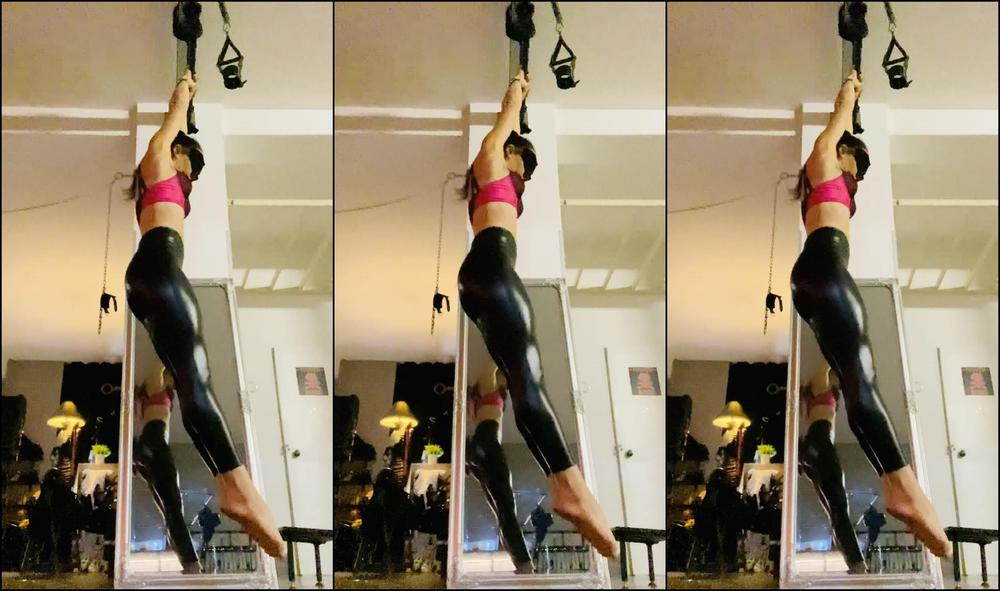 Mistress Gaia Il Mio Schiavo Mi Ha Chiesto Di Mostrargli Una Spaccata Sca