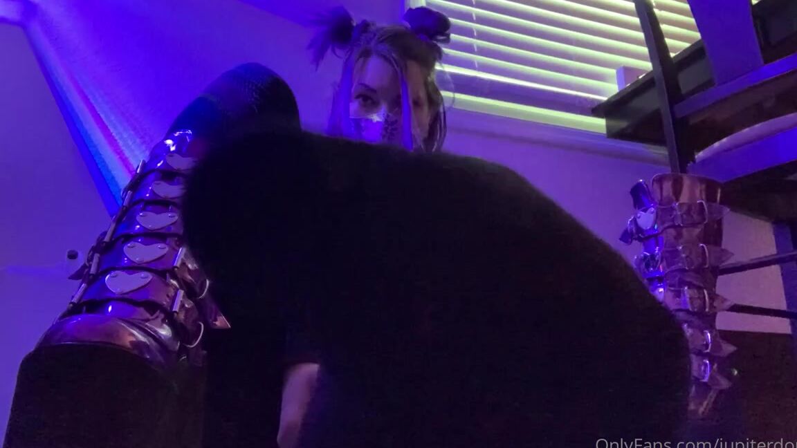 Jupiter Domina Nicknamed Jupiterdomina Onlyfans Yesterday Was My Birthday And I Dressed Up For The First Time In Months