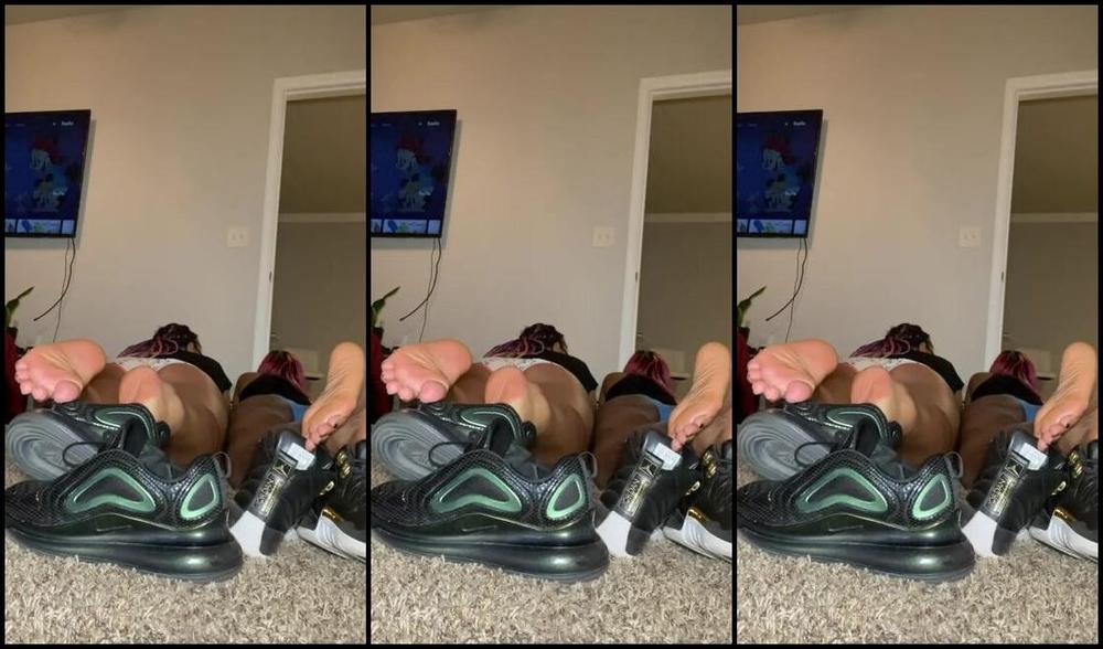 Tierradoll Onlyfans Another Barefoot Sneaker Play Clip Laying Down Feat Glamazon Nikki